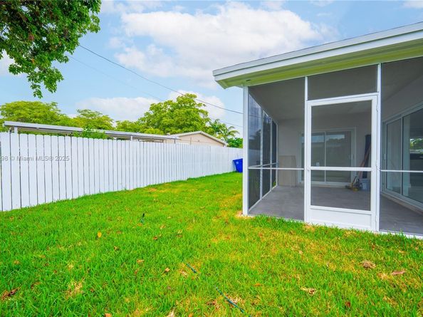 6640 SW 7 St., Pembroke Pines FL 33023