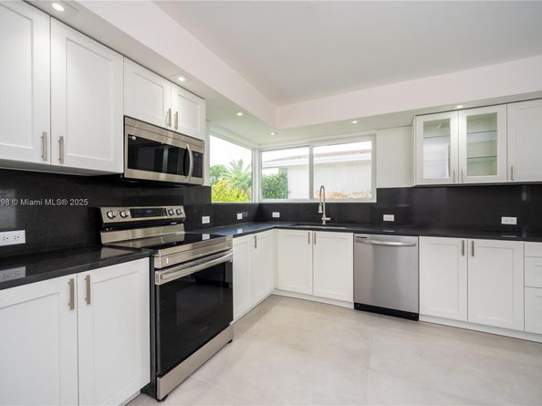 6640 SW 7 St., Pembroke Pines FL 33023