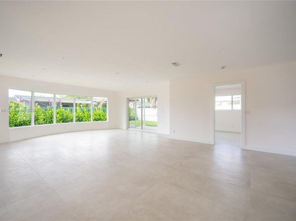 6640 SW 7 St., Pembroke Pines FL 33023