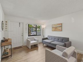 9853 Riverside Dr 824, Coral Springs FL 33071