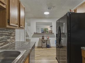 9853 Riverside Dr 824, Coral Springs FL 33071