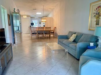 8633 Sunbird Pl