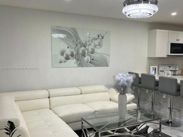 2905 Pierce St 7, Hollywood FL 33020