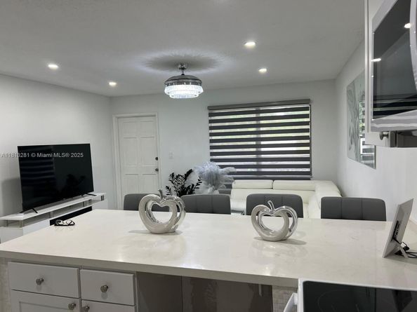 2905 Pierce St 7, Hollywood FL 33020