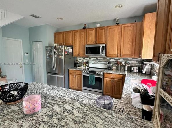 752 NW 127th Ave, Coral Springs FL 33071