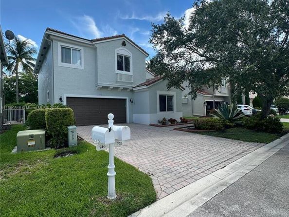 752 NW 127th Ave, Coral Springs FL 33071