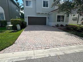 752 NW 127th Ave, Coral Springs FL 33071