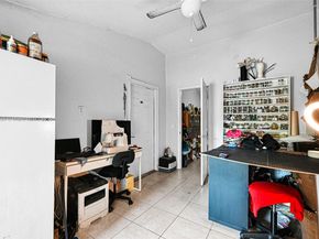 2040 NW 34th St, Miami FL 33142