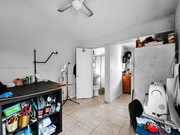 2040 NW 34th St, Miami FL 33142