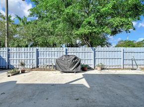 2040 NW 34th St, Miami FL 33142