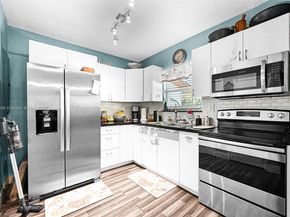 2040 NW 34th St, Miami FL 33142