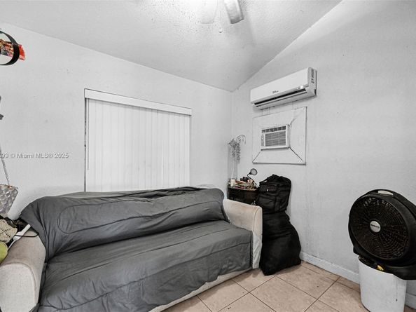 2040 NW 34th St, Miami FL 33142