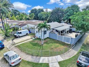 2040 NW 34th St, Miami FL 33142