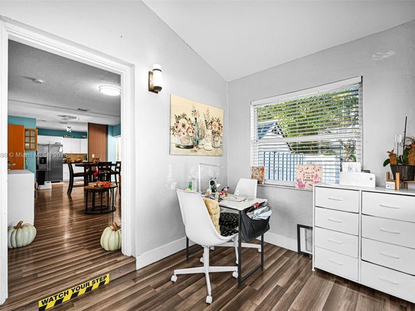 2040 NW 34th St, Miami FL 33142