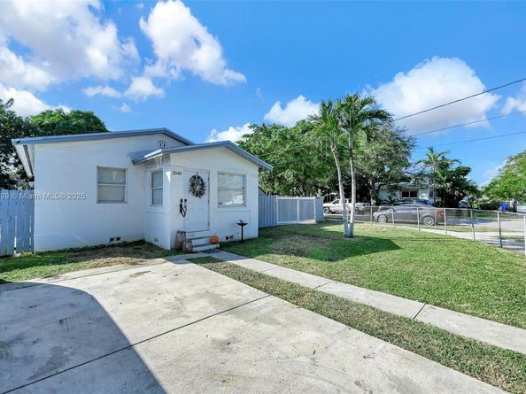 2040 NW 34th St, Miami FL 33142
