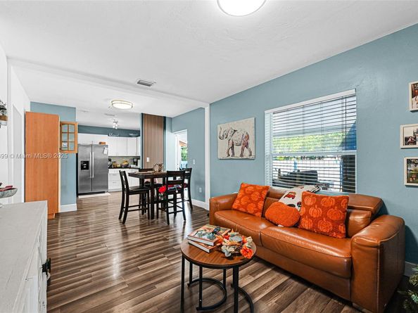 2040 NW 34th St, Miami FL 33142