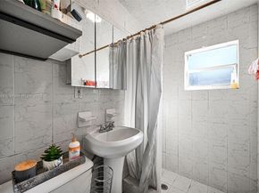 2040 NW 34th St, Miami FL 33142