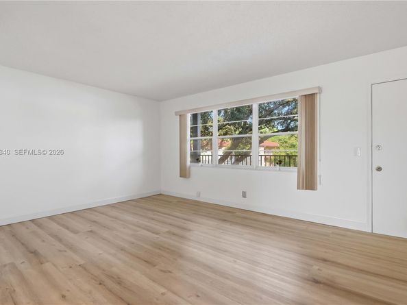 101 SW 132nd Way 305J, Pembroke Pines FL 33027