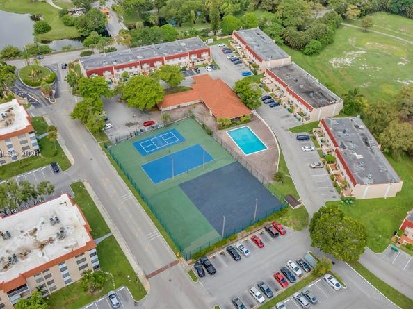 4166 Inverrary Dr 410, Lauderhill FL 33319