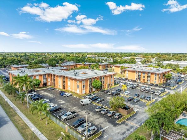 9423 SW 76th St W21, Miami FL 33173