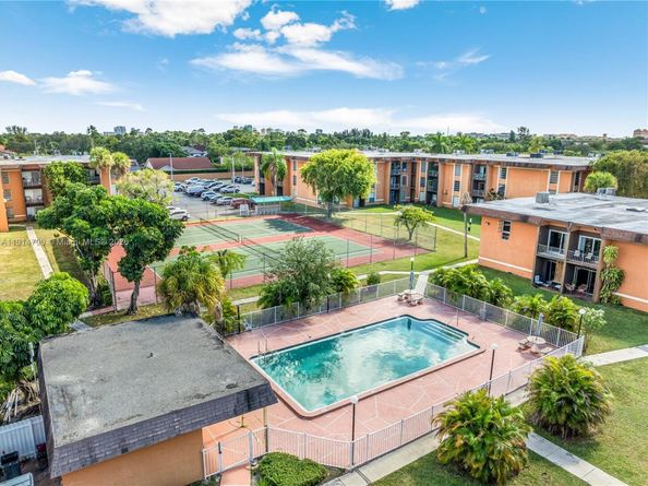 9423 SW 76th St W21, Miami FL 33173