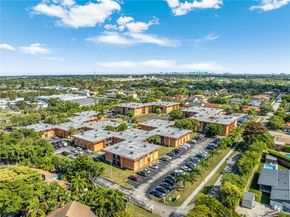 9423 SW 76th St W21, Miami FL 33173