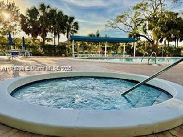 4001 Hillcrest Dr 1017, Hollywood FL 33021