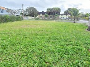 2301 NW 182nd Ter, Miami Gardens FL 33056
