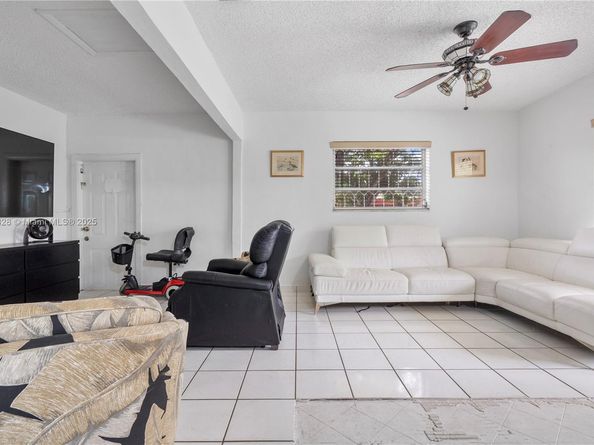 9264 SW 21st Ter, Miami FL 33165
