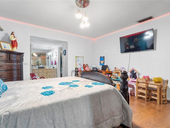 9264 SW 21st Ter, Miami FL 33165
