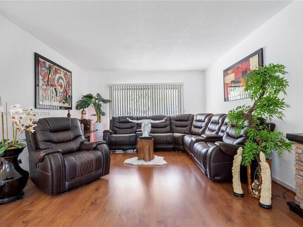 9264 SW 21st Ter, Miami FL 33165