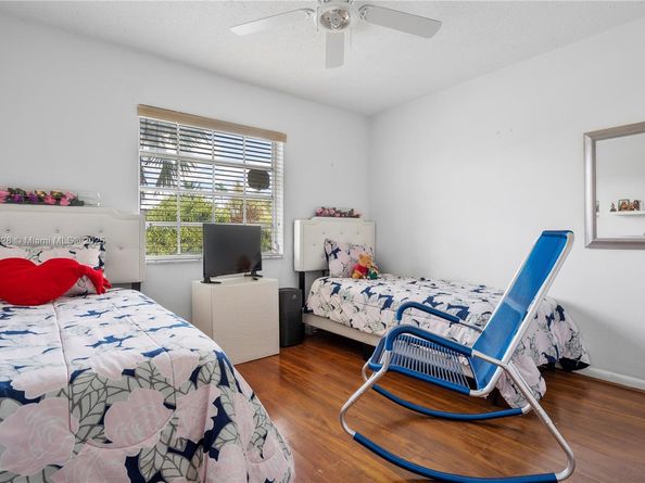 9264 SW 21st Ter, Miami FL 33165