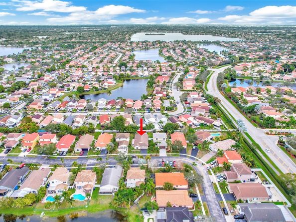 1975 NW 191st Ave, Pembroke Pines FL 33029