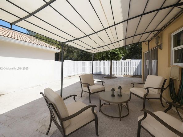 1056 NW 124th Ter, Sunrise FL 33323