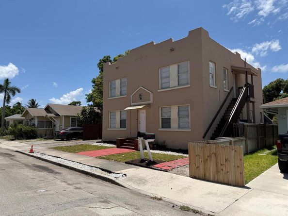 514 El Vedado, West Palm Beach FL 33405