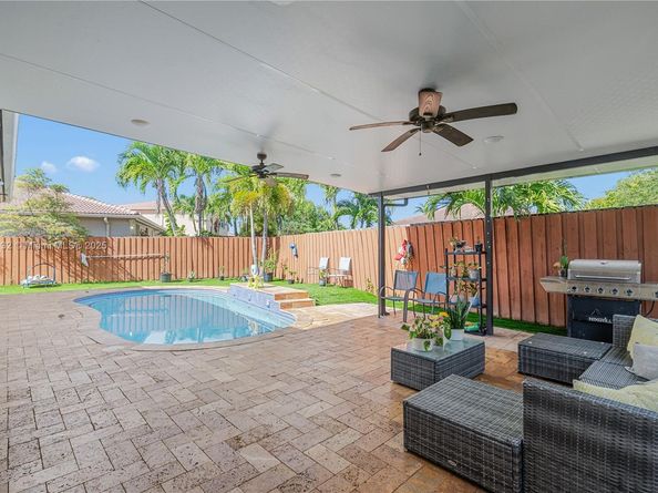 2103 NE 39th Ter, Homestead FL 33033