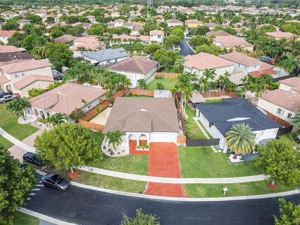 2103 NE 39th Ter, Homestead FL 33033