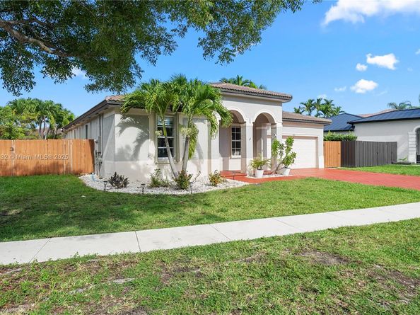 2103 NE 39th Ter, Homestead FL 33033