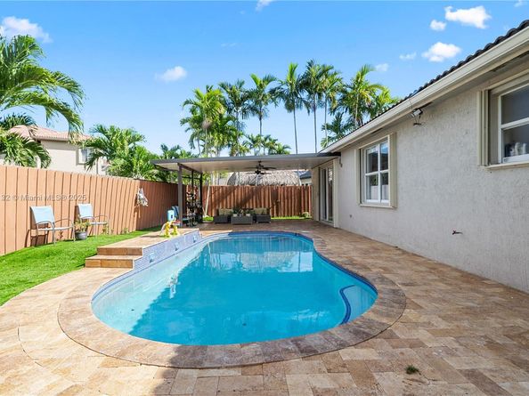 2103 NE 39th Ter, Homestead FL 33033