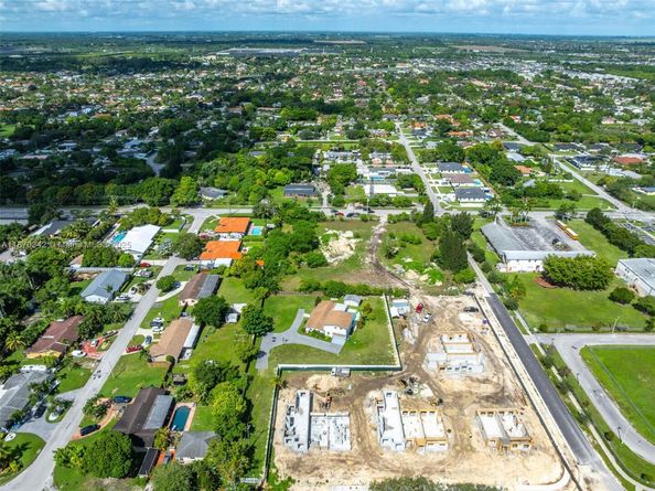 19450 SW 125th Ave, Miami FL 33177