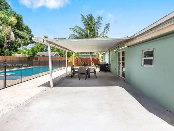 4313 SW 50th St, Dania Beach FL 33314