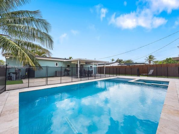4313 SW 50th St, Dania Beach FL 33314