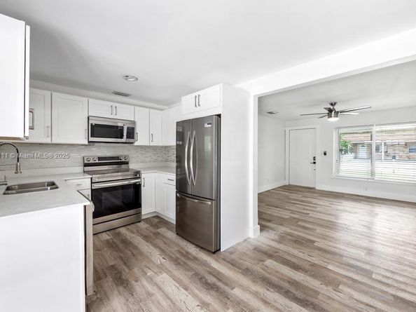 4313 SW 50th St, Dania Beach FL 33314