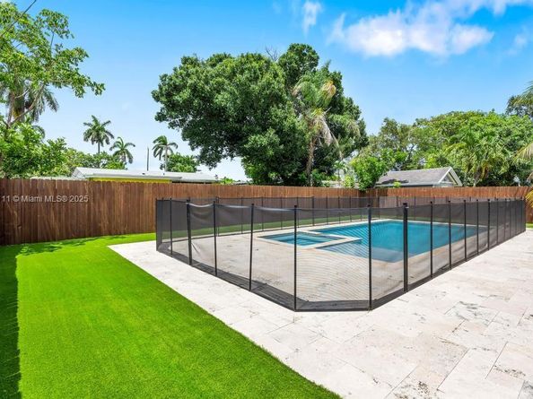 4313 SW 50th St, Dania Beach FL 33314