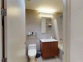 21-45 44th Drive 1I, Queens NY 11101