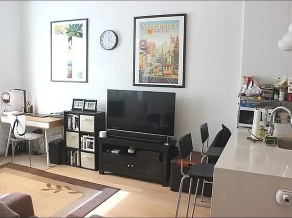 21-45 44th Drive 1I, Queens NY 11101