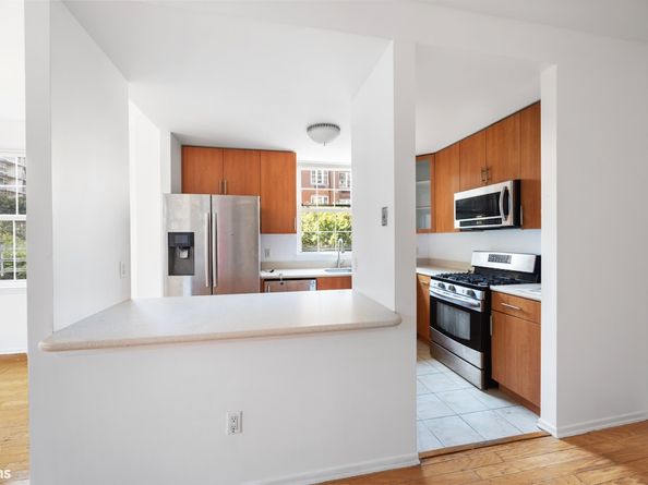 65 Oceana Drive E 3F, Brooklyn NY 11235