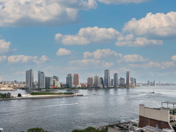 433 East 51st Street 11E, New York NY 10022