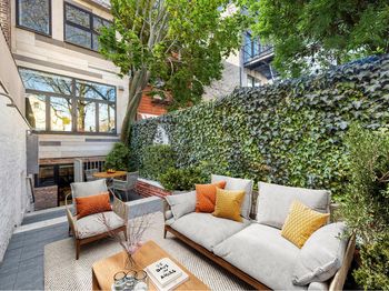 512 Lorimer Street