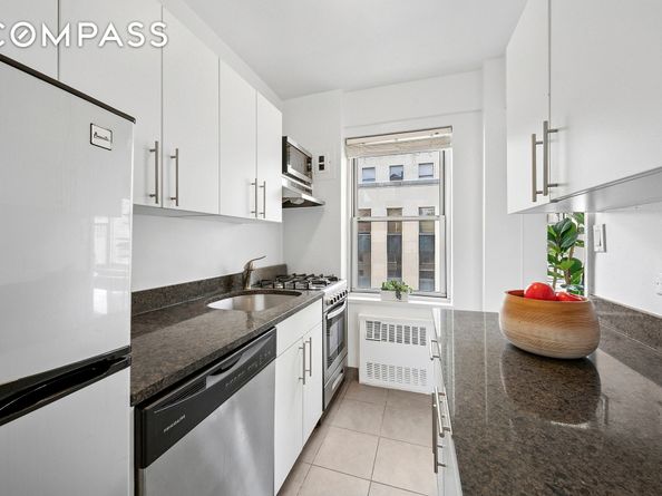 7 Lexington Avenue 12F, New York NY 10010